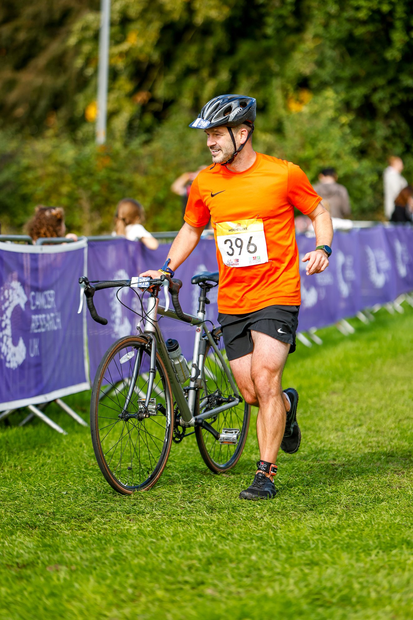 Running beside the bike moments after dismounting, about to rack it and head straight out on the run